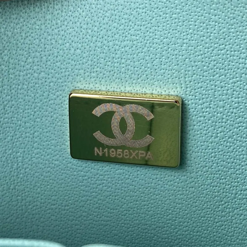 Chanel A01113 Kabelka s klopou Klasická taška Zrnité lesklé telecí kůže Jezero Modrá Zlatá