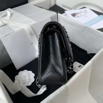 Chanel A01113 Kabelka s klopou Klasická taška Zrnité lesklé telecí kůže Černá Stříbrná