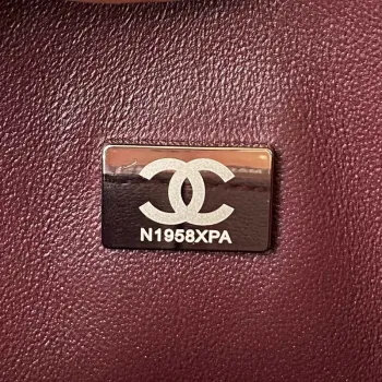 Chanel A01113 Kabelka s klopou Klasická taška Zrnité lesklé telecí kůže Černá Stříbrná