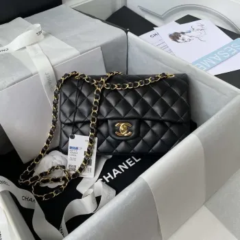 Chanel A01113 Kabelka s klopou Klasická taška Černá jehněčí kůže Zlatá