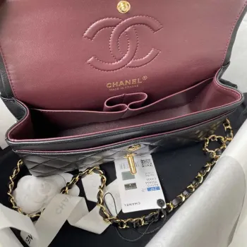 Chanel A01113 Kabelka s klopou Klasická taška Černá jehněčí kůže Zlatá