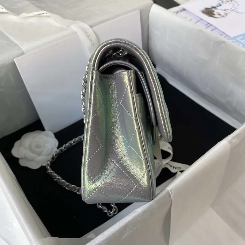 Chanel A01113 Kabelka s klopou Klasická taška Stříbrná jehněčí kůže stříbrná