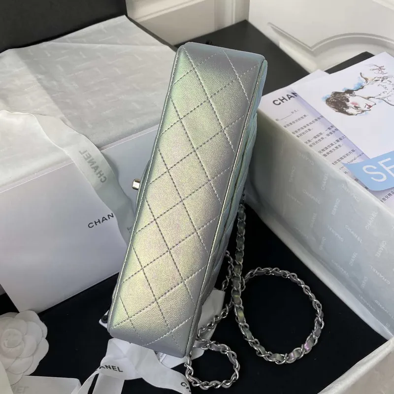 Chanel A01113 Kabelka s klopou Klasická taška Stříbrná jehněčí kůže stříbrná