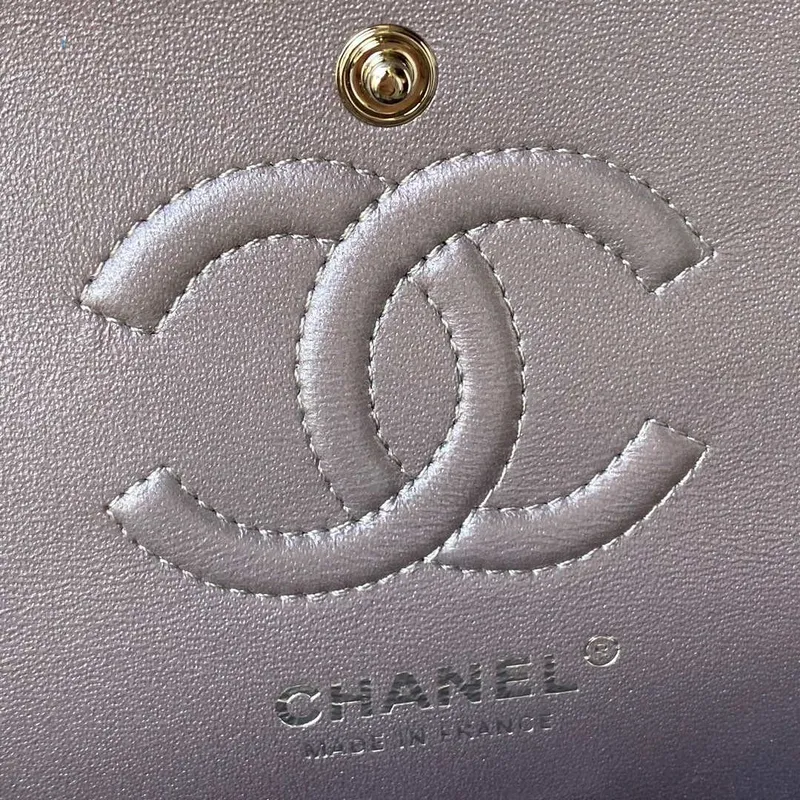 Chanel A01113 Kabelka s klopou Klasická taška Stříbrná jehněčí kůže stříbrná