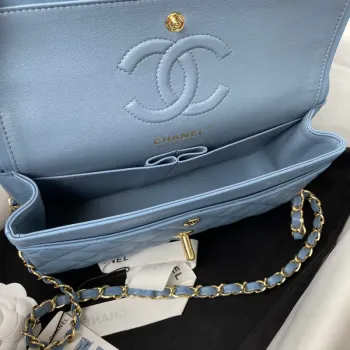 Chanel A01113 Kabelka s klopou Klasická taška Jehněčí kůže Nebesky modrá Zlatá