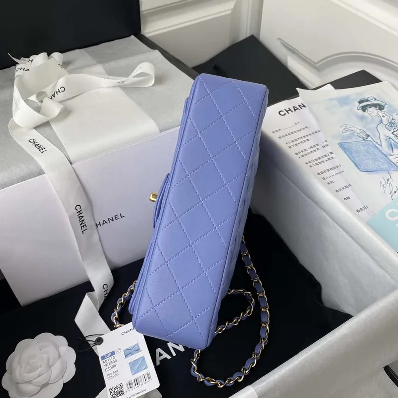 Chanel A01113 Kabelka s klopou Klasická taška Jehněčí kůže Fialová Zlatá