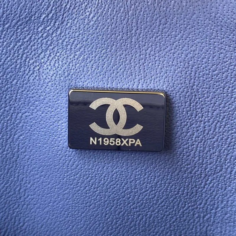 Chanel A01113 Kabelka s klopou Klasická taška Jehněčí kůže Fialová Stříbrná