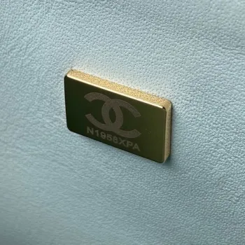 Chanel A01113 Kabelka s klopou Klasická taška Jehněčí kůže Světle modrá Zlatá