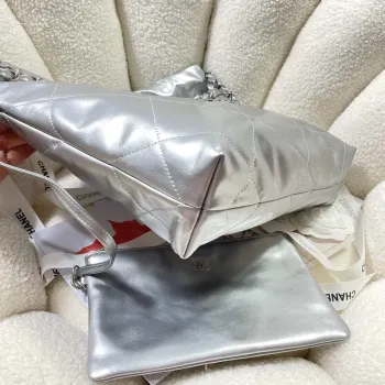 Chanel 22 Malá kabelka Lesklá telecí kůže AS3260 Stříbrná