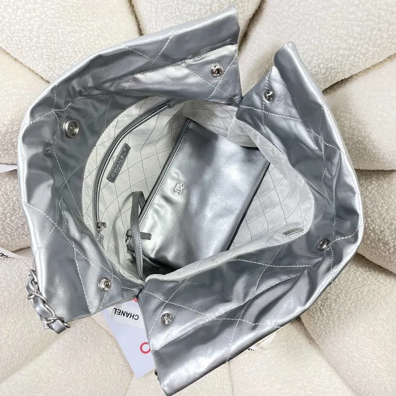 Chanel 22 Malá kabelka Lesklá telecí kůže AS3260 Stříbrná