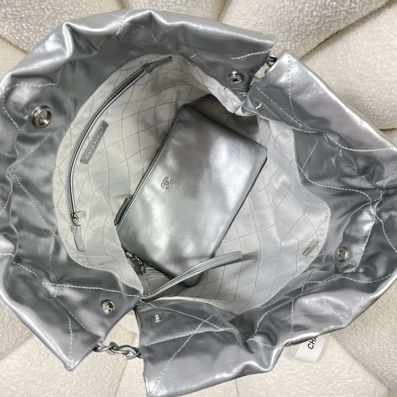 Chanel 22 Kabelka z lesklé telecí kůže AS3261 Stříbrná