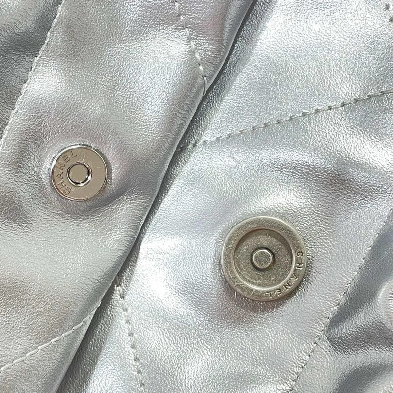 Chanel 22 Kabelka z lesklé telecí kůže AS3261 Stříbrná