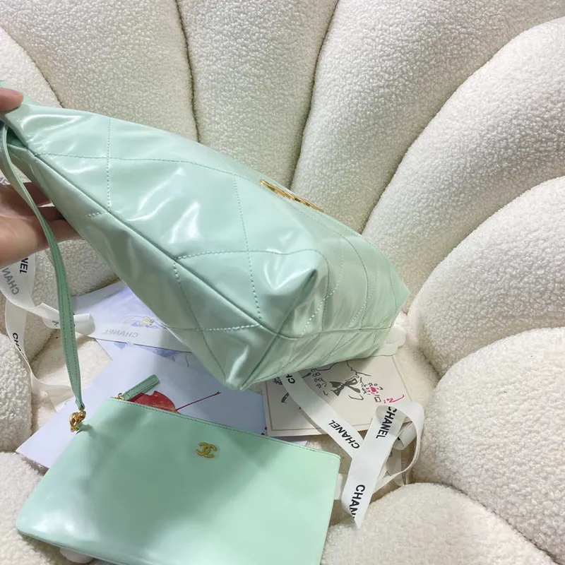 Chanel 22 Kabelka Lesklá telecí kůže AS3261 Mátově zelená