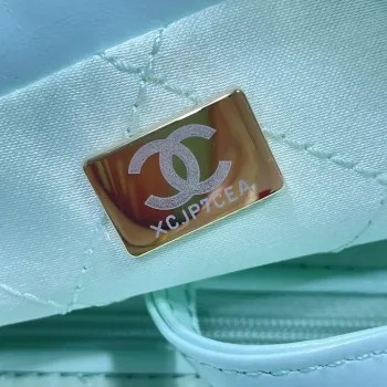 Chanel 22 Kabelka Lesklá telecí kůže AS3261 Mátově zelená