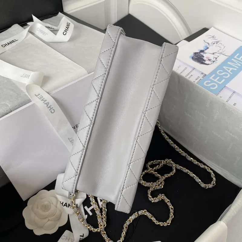 Chanel AS3345 Kosmetická taštička z telecí kůže a zlatého kovu, šedá