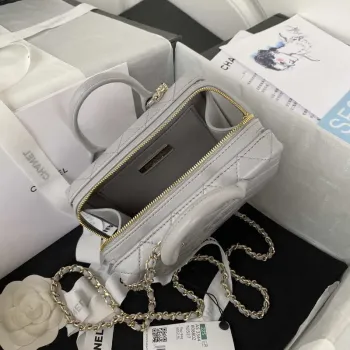 Chanel AS3344 Malá kosmetická taštička z telecí kůže a zlatého kovu, šedá