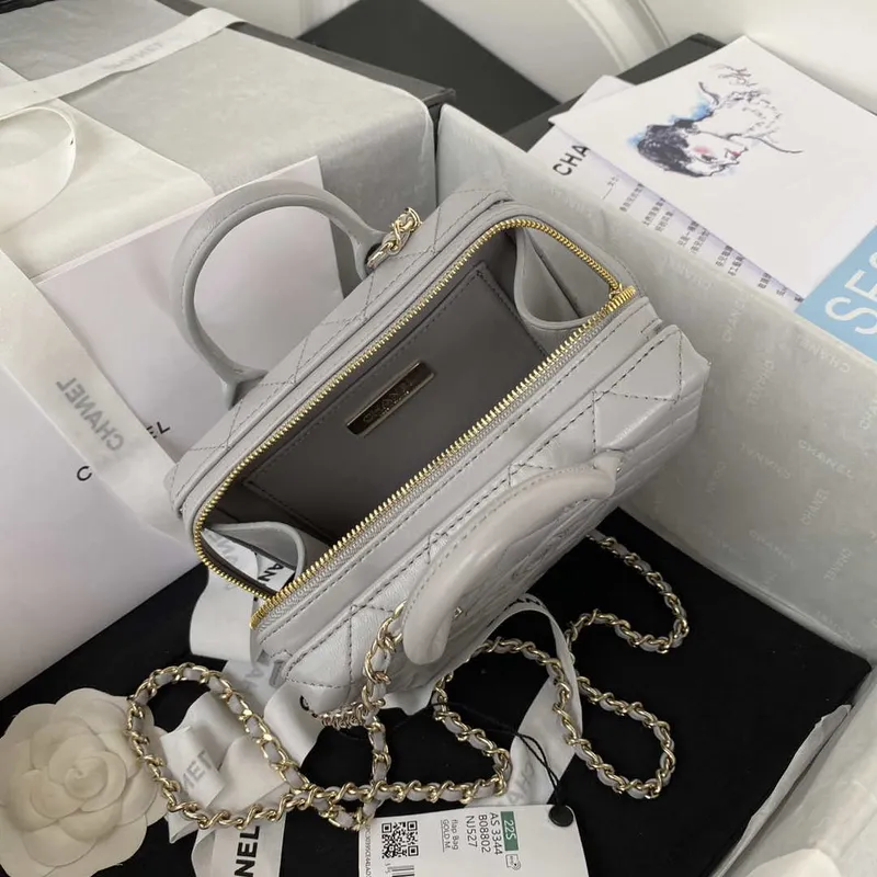 Chanel AS3344 Malá kosmetická taštička z telecí kůže a zlatého kovu, šedá