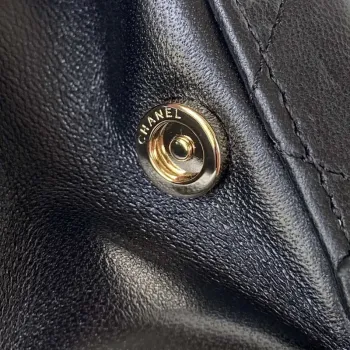 Chanel AS3344 Malá kosmetická taštička z telecí kůže a zlatého kovu, černá