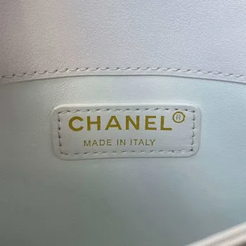 Chanel CC AS2681 Taška s klopou a horním uchem z telecí kůže, bílá