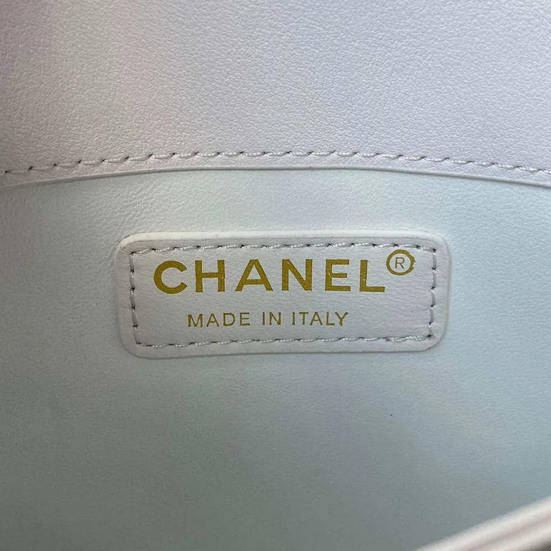 Chanel CC AS2681 Taška s klopou a horním uchem z telecí kůže, bílá