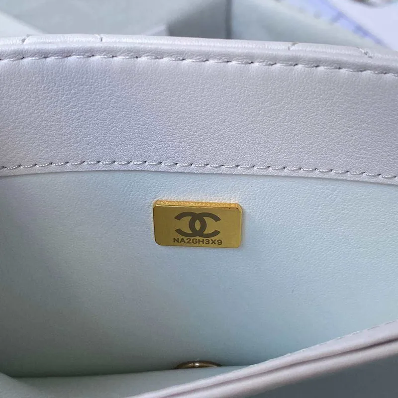 Chanel CC AS2681 Taška s klopou a horním uchem z telecí kůže, bílá