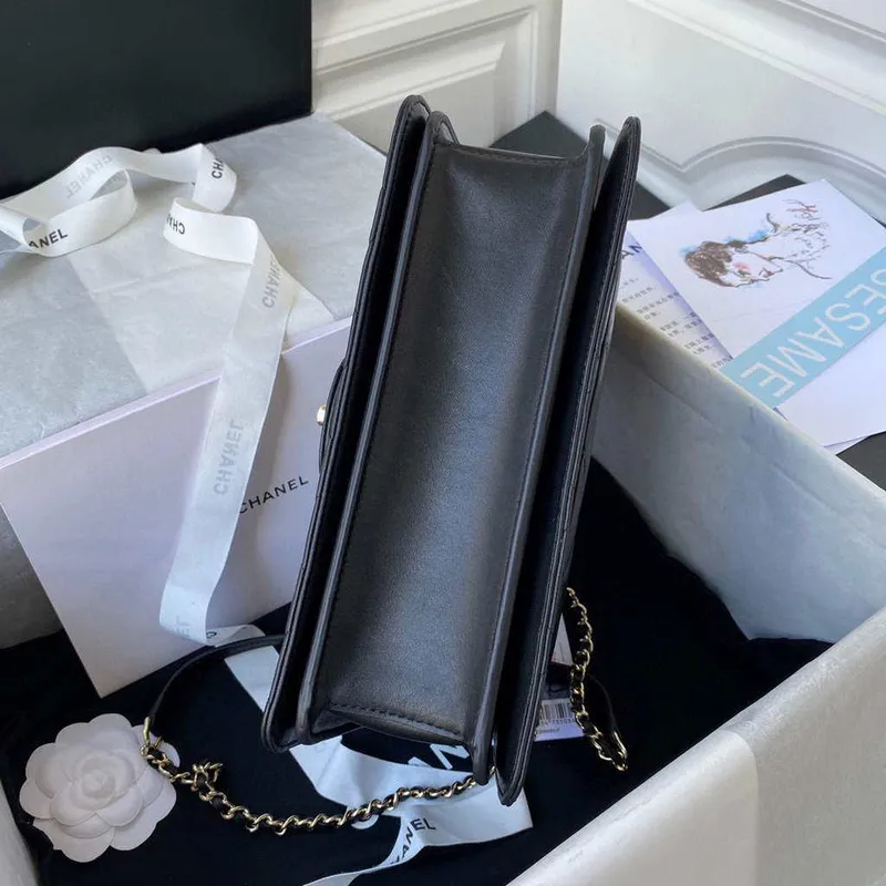 Chanel CC AS2681 Taška s klopou a horním uchem, telecí kůže, černá