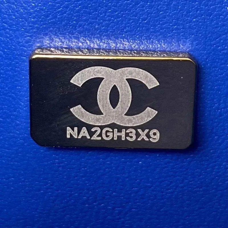 Chanel CC AS2681 Taška s klopou a horním uchem z telecí kůže, modrá