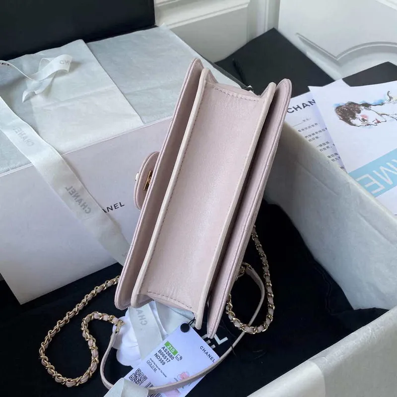 Malá kabelka Chanel s klopou a horním uchem z telecí kůže CC AS2680 světle růžová