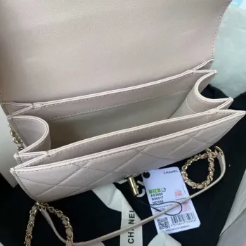 Malá kabelka Chanel s klopou a horním uchem z telecí kůže CC AS2680 světle růžová