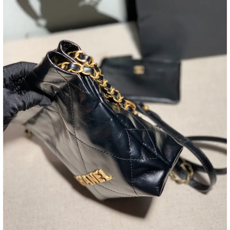 Chanel AS3260 22 Mini kabelka z telecí kůže, černá se zlatými detaily A85