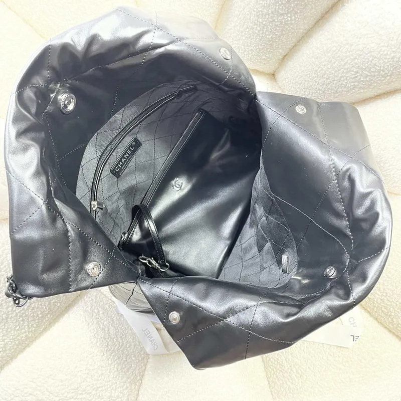 Chanel 22 Malá kabelka Lesklá telecí kůže AS3260 Černá s černým logem