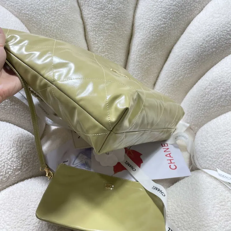 Chanel 22 Kabelka Lesklá telecí kůže AS3261 Světle zelená