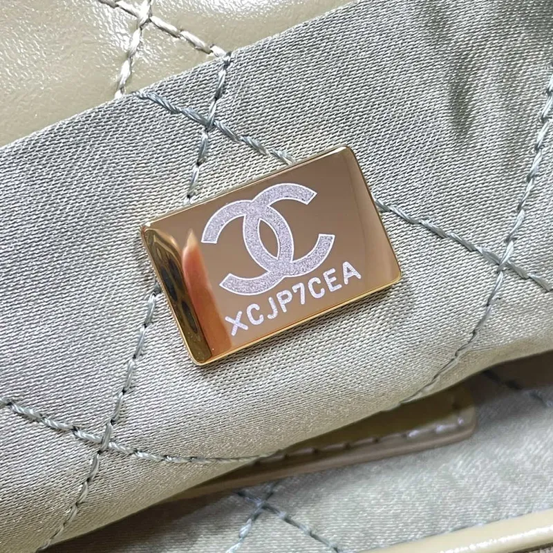 Chanel 22 Kabelka Lesklá telecí kůže AS3261 Světle zelená