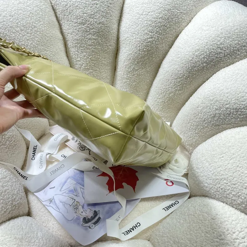 Chanel 22 Malá kabelka Lesklá telecí kůže AS3260 Světle zelená