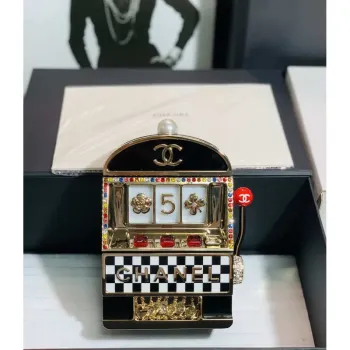 Chanel AS3586 2023SS Walk on Embroidery Slot Shoulder Bag černá