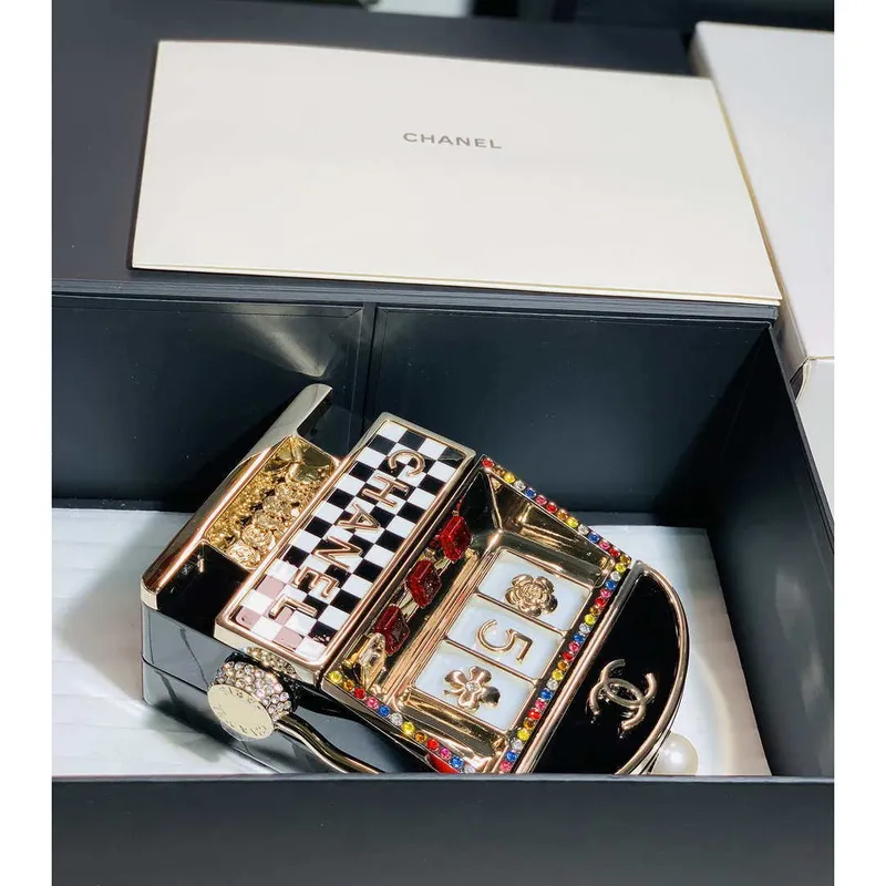 Chanel AS3586 2023SS Walk on Embroidery Slot Shoulder Bag černá