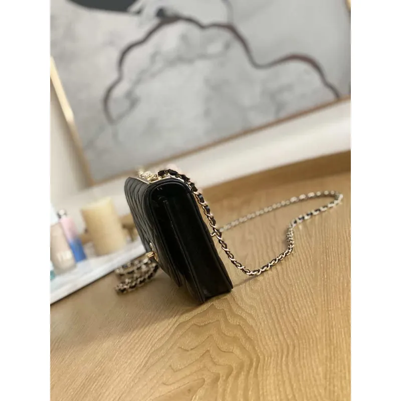 Chanel A88632 WOC 19 řetízkové peněženkové pouzdro černá jehněčí kůže zlatá