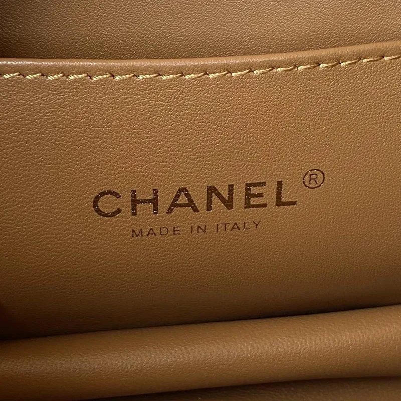 Chanel AS3580 Malá taška s klopou Jehněčí kůže Jehněčí kůže a zlatý kov Hnědá