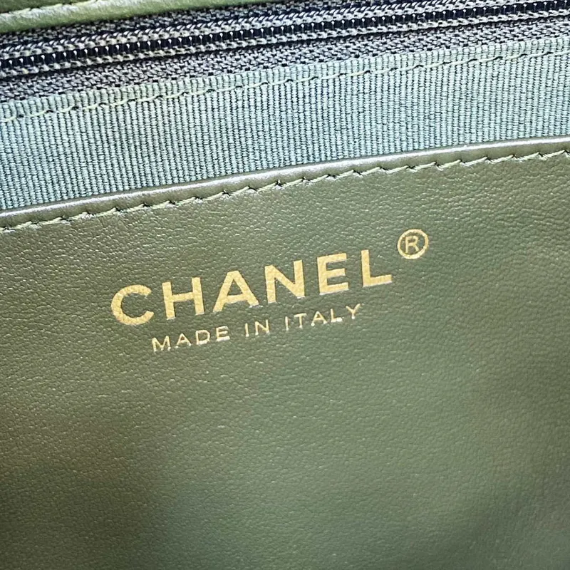 Chanel AS3609 Kabelka s klopou Jehněčí kůže Jehněčí kůže a zlatý kov Zelená