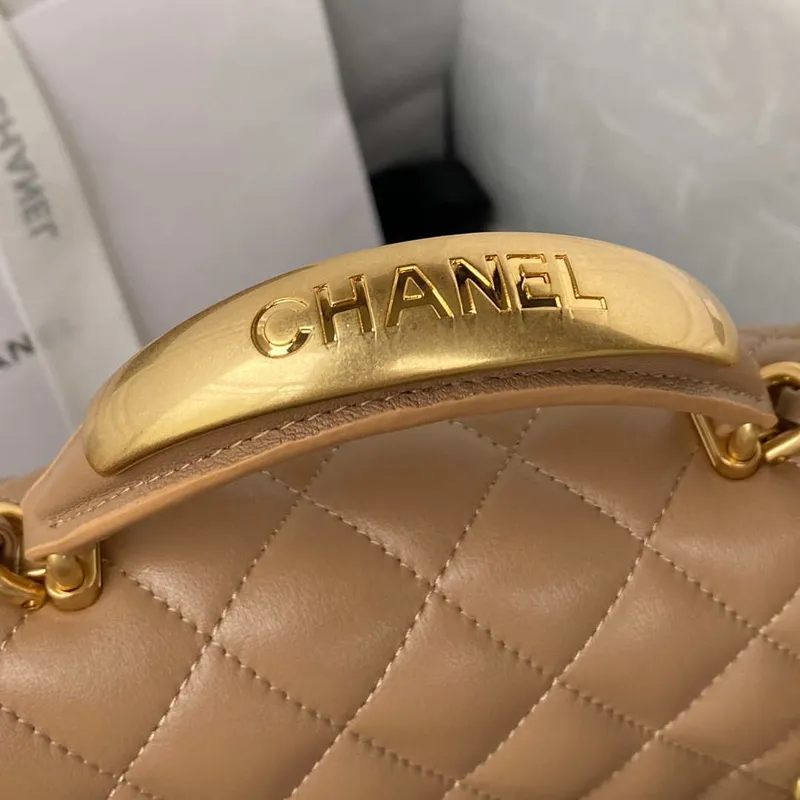 Chanel AS2431 Mini klopná taška z hnědé jehněčí kůže s horním uchem, zlatá