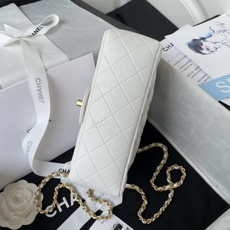 Chanel AS2431 Mini flap Bílá taška z jehněčí kůže s horním uchem Zlatá