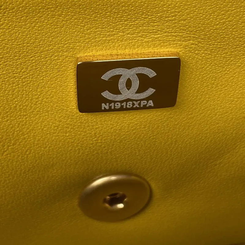 Chanel AS2431 Mini flap Žlutá taška z jehněčí kůže s horním uchem Zlatá