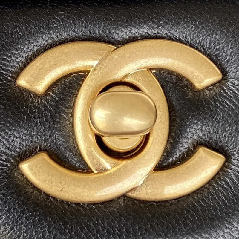 Chanel AS2431 Mini flap Černá taška z jehněčí kůže s horním uchem Zlatá