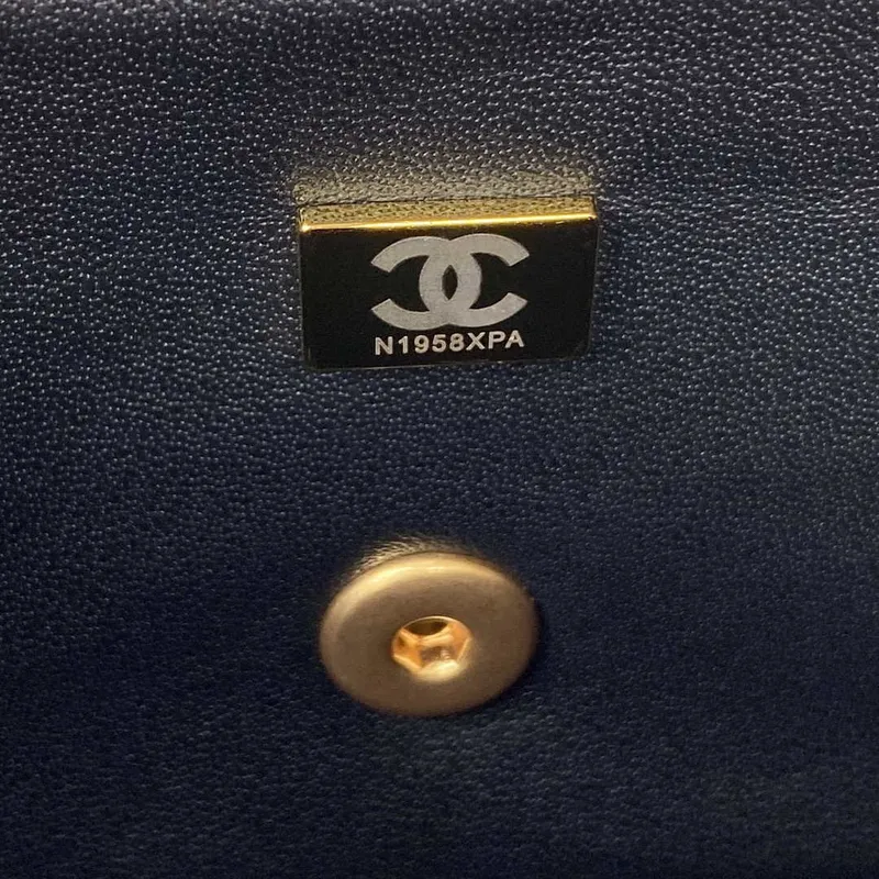 Chanel AS2431 Mini flap Černá taška z jehněčí kůže s horním uchem Zlatá