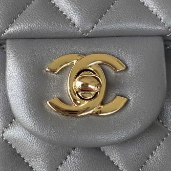 Chanel AS2431 Mini klopová taška z jehněčí kůže s horním uchem Světle zlatá Tmavě šedá