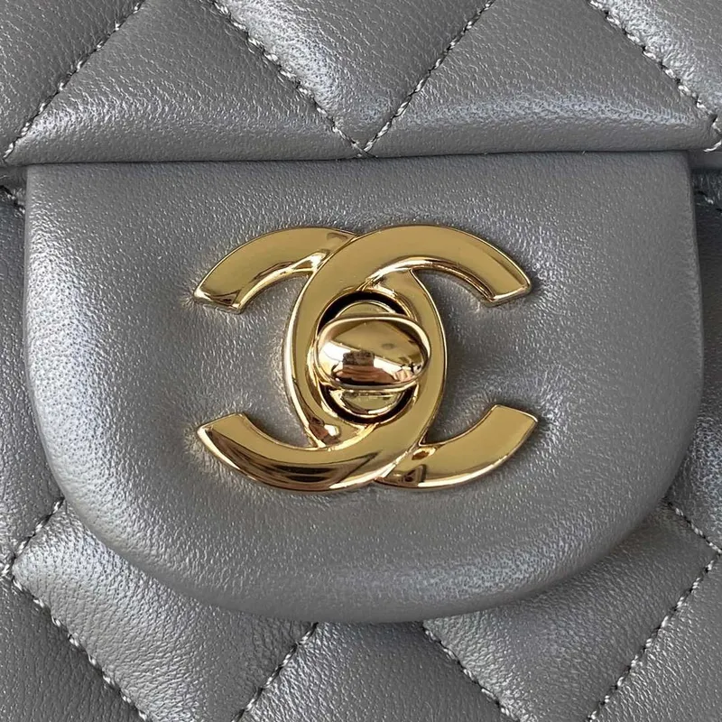 Chanel AS2431 Mini klopová taška z jehněčí kůže s horním uchem Světle zlatá Tmavě šedá
