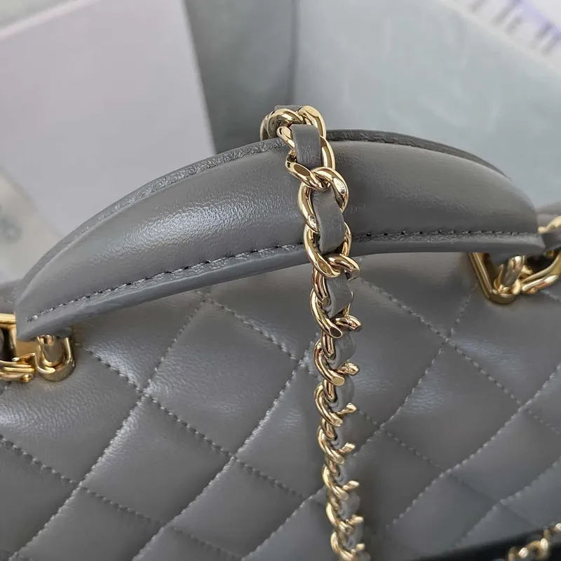 Chanel AS2431 Mini klopová taška z jehněčí kůže s horním uchem Světle zlatá Tmavě šedá