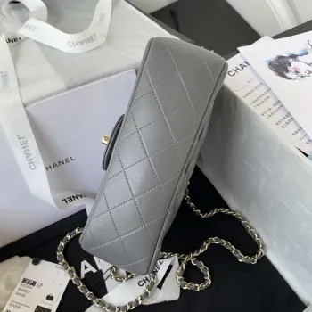 Chanel AS2431 Mini klopová taška z jehněčí kůže s horním uchem Světle zlatá Tmavě šedá