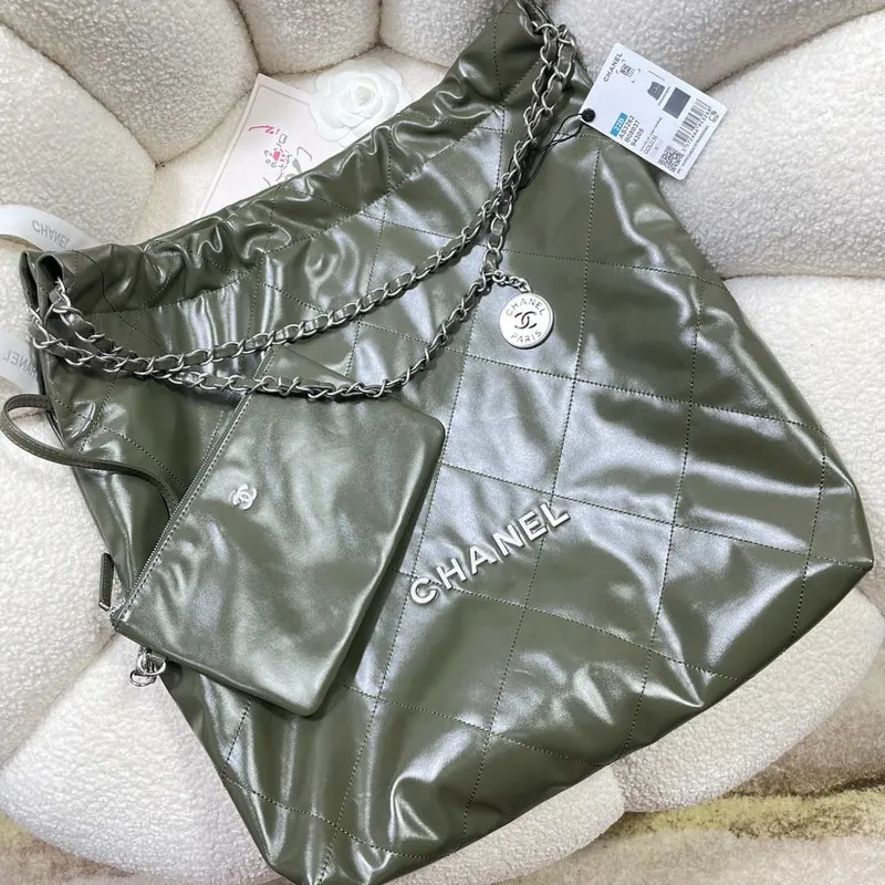 Chanel 22 Velká kabelka z lesklé telecí kůže AS3262 Tmavě zelená