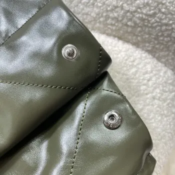 Chanel 22 Velká kabelka z lesklé telecí kůže AS3262 Tmavě zelená